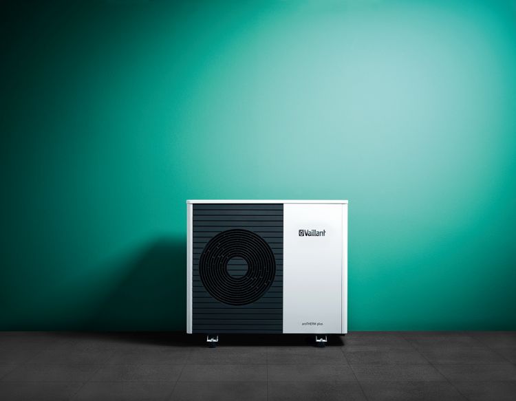 Un modello di pompe di calore Vaillant, caratterizzato da un design moderno e compatto, perfetto per garantire efficienza energetica e sostenibilità.